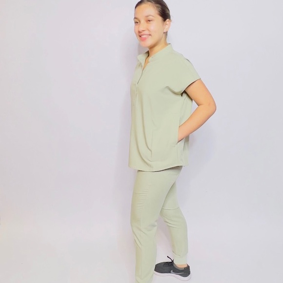 New nursing scrubs - Picture 2 of 6
